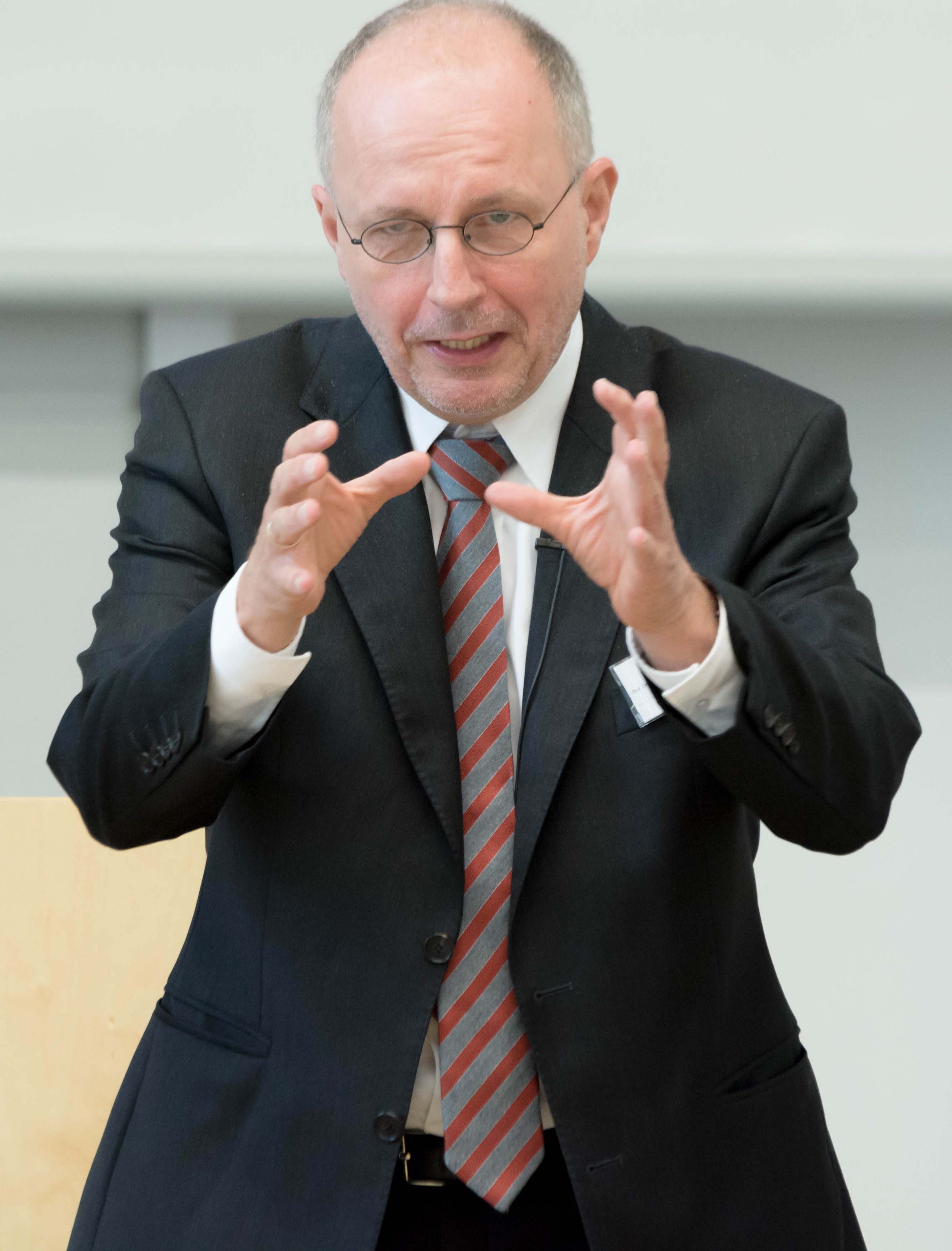 Prof. Schott zum KOMMUNIKATIONS-FORUM